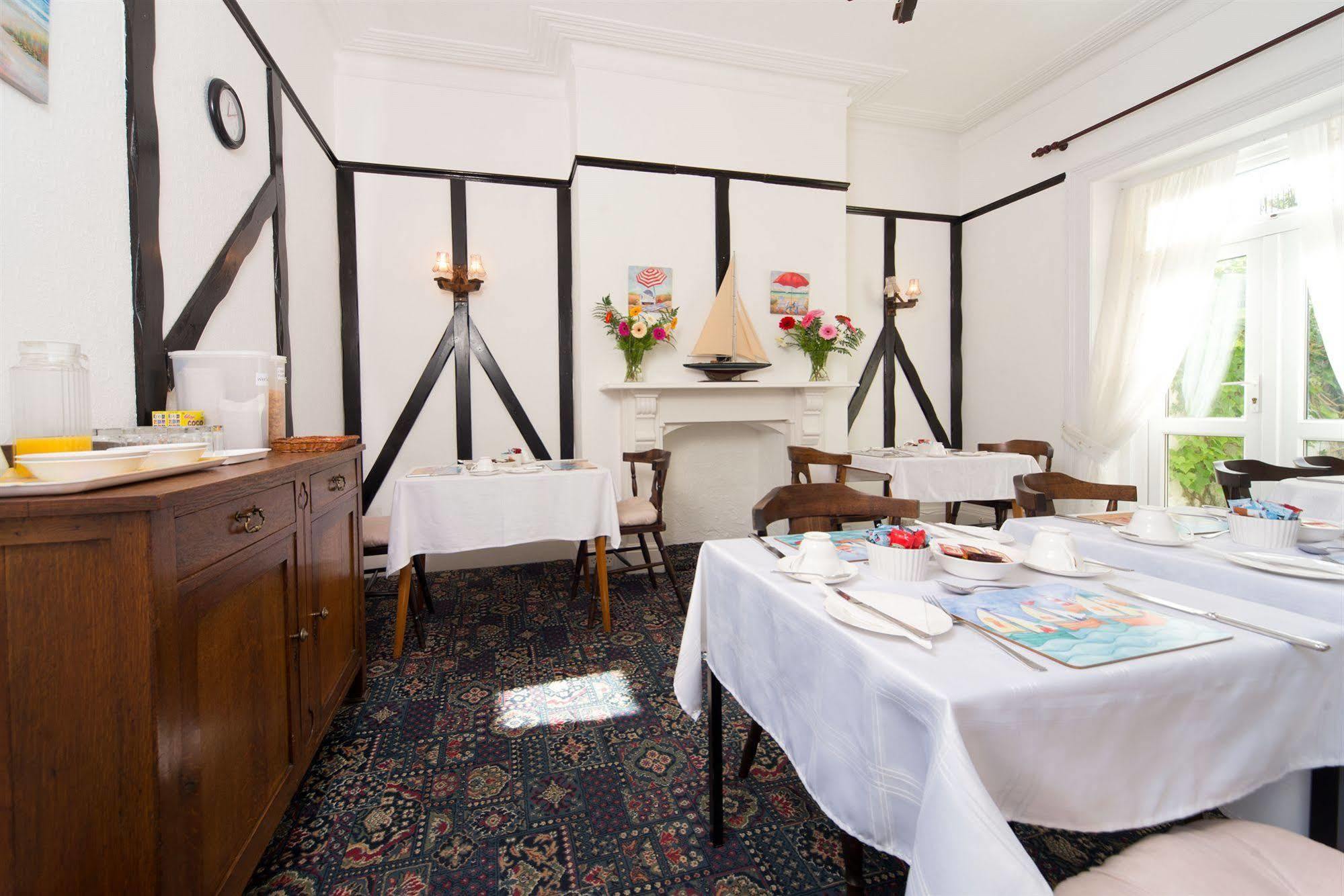 Sandy Bay Guest House Bournemouth Esterno foto