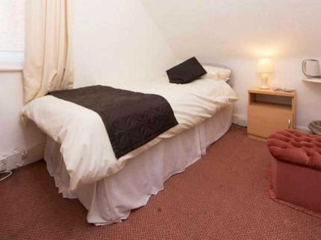 Sandy Bay Guest House Bournemouth Esterno foto