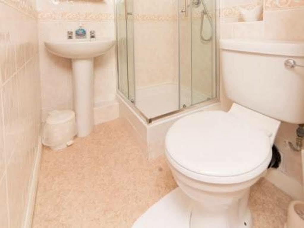Sandy Bay Guest House Bournemouth Esterno foto